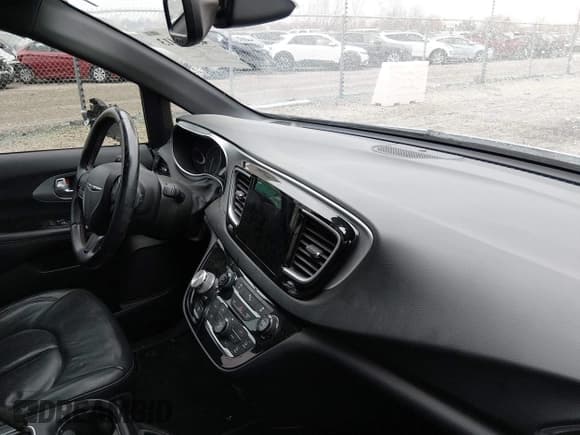 ✅ 2018 Chrysler Pacifica Touring L Plus • VIN: 2C4RC1EG8JR338070 • Lot: 43731413. Wystawiony na IAAI z przebiegiem 169 772 mil. Bezpłatny archiwum sprzedaży aukcyjnych z USA i szczegółowy raport historii pojazdu na DreamBid. Zdjęcie 5.