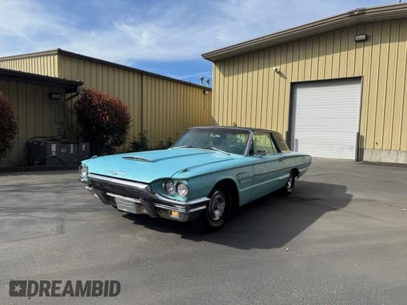 ✅ 1965 Ford Thunderbird • VIN: 5Y83Z137279 • Лот: 50976595. Опубликован ранее на Copart с пробегом 5 365 миль. Бесплатный доступ к архиву аукционных продаж из США и подробный отчёт об истории автомобиля на DreamBid. Изображение 2.