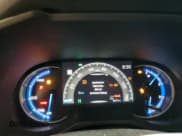 ✅ 2025 Toyota RAV4 Hybrid LE • VIN: 2T3LWRFV2SW264922 • Лот: 86592835. Опубликован ранее на Copart с пробегом 6 673 миль. Бесплатный доступ к архиву аукционных продаж из США и подробный отчёт об истории автомобиля на DreamBid. Изображение 9.