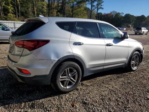 ✅ 2017 Hyundai Santa Fe 2.4L • VIN: 5XYZT3LBXHG385957 • Лот: 87265935. Опубликован ранее на Copart с пробегом 210 800 миль. Бесплатный доступ к архиву аукционных продаж из США и подробный отчёт об истории автомобиля на DreamBid. Изображение 3.