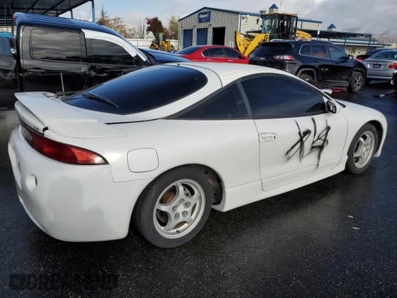 ✅ 1998 Mitsubishi Eclipse GS • VIN: 4A3AK44YXWE152916 • Lot: 84327974. Wystawiony na Copart z przebiegiem 115 415 mil. Bezpłatny archiwum sprzedaży aukcyjnych z USA i szczegółowy raport historii pojazdu na DreamBid. Zdjęcie 3.
