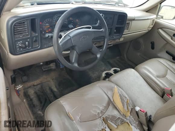 ✅ 2007 Chevrolet Silverado 2500HD LS • VIN: 1GCHC23U37F198200 • Lot: 81631835. Wystawiony na Copart z przebiegiem Nie podano. Bezpłatny archiwum sprzedaży aukcyjnych z USA i szczegółowy raport historii pojazdu na DreamBid. Zdjęcie 8.