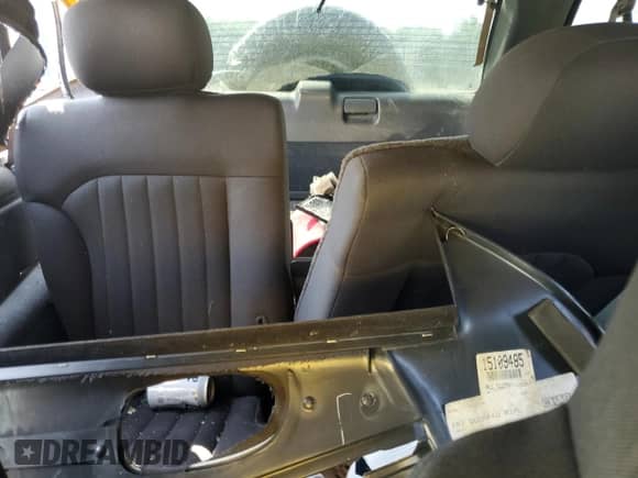 2004 Chevrolet Blazer LS z VIN 1GNCT18X44K153316, wystawiony jako Copart lot #61374025 z przebiegiem Nie podano mil oraz Szkoda całkowita • Salvage title. Historia ofert i sprzedaży dostępna na DreamBid. Obrazek 10.