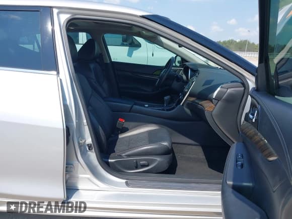 ✅ 2017 Nissan Maxima SR • VIN: 1N4AA6AP3HC440827 • Лот: 43051409. Опубликован ранее на IAAI с пробегом 61 377 миль. Бесплатный доступ к архиву аукционных продаж из США и подробный отчёт об истории автомобиля на DreamBid. Изображение 5.