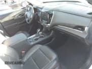 ✅ 2021 Chevrolet Traverse RS • VIN: 1GNEVJKW3MJ196683 • Lot: 41822299. Wystawiony na IAAI z przebiegiem 48 351 mil. Bezpłatny archiwum sprzedaży aukcyjnych z USA i szczegółowy raport historii pojazdu na DreamBid. Zdjęcie 5.