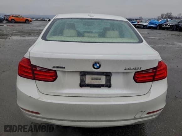 ✅ 2015 BMW 3 Series 328i xDrive • VIN: WBA3B5G50FNS13416 • Лот: 94340145. Опубликован ранее на Copart с пробегом 204 636 миль. Бесплатный доступ к архиву аукционных продаж из США и подробный отчёт об истории автомобиля на DreamBid. Изображение 6.