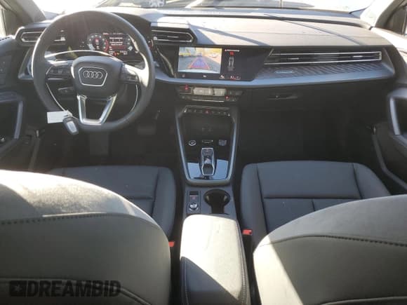 ✅ 2025 Audi A3 Premium Plus • VIN: WAUHUDGY4SA058942 • Lot: 81891065. Wystawiony na Copart z przebiegiem 2 148 mil. Bezpłatny archiwum sprzedaży aukcyjnych z USA i szczegółowy raport historii pojazdu na DreamBid. Zdjęcie 8.