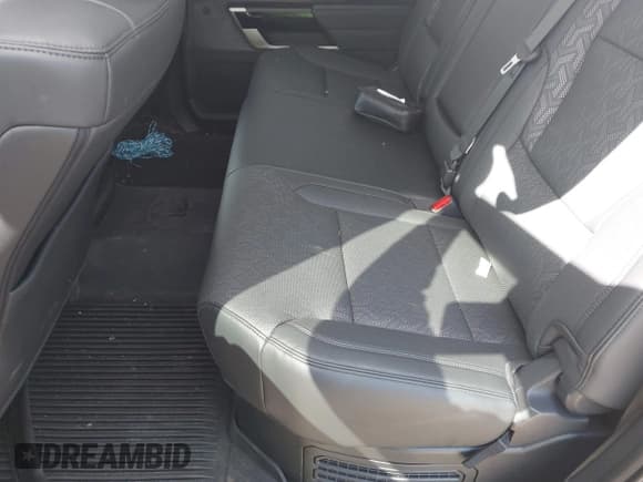 ✅ 2024 Toyota Tundra Limited Hybrid • VIN: 5TFJC5DB5RX045220 • Lot: 42150893. Wystawiony na IAAI z przebiegiem 7 995 mil. Bezpłatny archiwum sprzedaży aukcyjnych z USA i szczegółowy raport historii pojazdu na DreamBid. Zdjęcie 8.