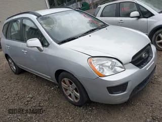 ✅ 2008 Kia Rondo LX • VIN: KNAFG526287137946 • Lot: 42642168. Wystawiony na IAAI z przebiegiem 81 278 mil. Bezpłatny archiwum sprzedaży aukcyjnych z USA i szczegółowy raport historii pojazdu na DreamBid. Zdjęcie 1.