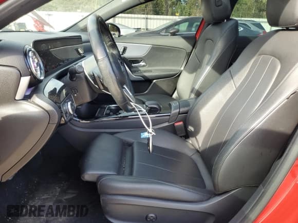 ✅ 2019 Mercedes-Benz A 220 • VIN: WDD3G4FB3KW018412 • Lot: 84763925. Wystawiony na Copart z przebiegiem 80 107 mil. Bezpłatny archiwum sprzedaży aukcyjnych z USA i szczegółowy raport historii pojazdu na DreamBid. Zdjęcie 7.