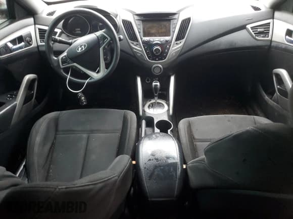 ✅ 2015 Hyundai Veloster • VIN: KMHTC6AD7FU234206 • Lot: 73251384. Wystawiony na Copart z przebiegiem 122 100 mil. Bezpłatny archiwum sprzedaży aukcyjnych z USA i szczegółowy raport historii pojazdu na DreamBid. Zdjęcie 8.