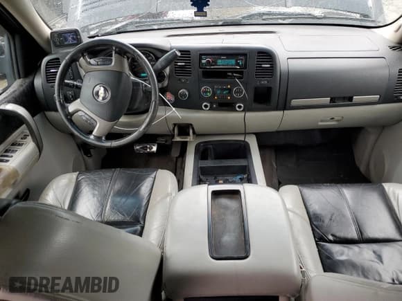 ✅ 2007 Chevrolet Silverado 2500HD 1LT • VIN: 1GCHK23607F535555 • Lot: 91265915. Wystawiony na Copart z przebiegiem 289 668 mil. Bezpłatny archiwum sprzedaży aukcyjnych z USA i szczegółowy raport historii pojazdu na DreamBid. Zdjęcie 8.