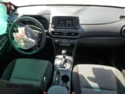 ✅ 2019 Hyundai Kona SE • VIN: KM8K12AAXKU258753 • Лот: 63103994. Опубликован ранее на Copart с пробегом 43 865 миль. Бесплатный доступ к архиву аукционных продаж из США и подробный отчёт об истории автомобиля на DreamBid. Изображение 8.