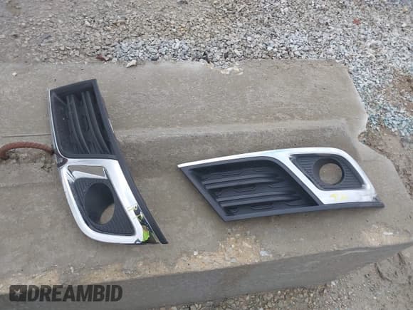 ✅ 2015 Chevrolet Traverse LT • VIN: 1GNKRGKDXFJ376156 • Lot: 41108024. Wystawiony na IAAI z przebiegiem 100 601 mil. Bezpłatny archiwum sprzedaży aukcyjnych z USA i szczegółowy raport historii pojazdu na DreamBid. Zdjęcie 12.