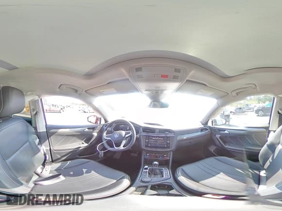 ✅ 2023 Volkswagen Tiguan SE • VIN: 3VVMB7AX4PM106427 • Lot: 68890655. Wystawiony na Copart z przebiegiem 19 111 mil. Bezpłatny archiwum sprzedaży aukcyjnych z USA i szczegółowy raport historii pojazdu na DreamBid. Zdjęcie 14.