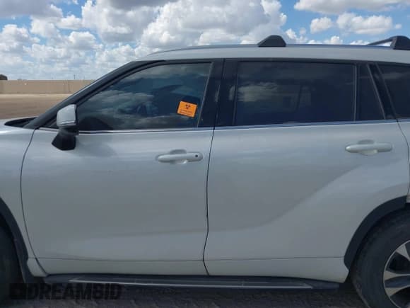 ✅ 2021 Toyota Highlander XLE • VIN: 5TDGZRAH4MS519388 • Lot: 43277158. Listed on IAAI with 86,621 mi. Free auction sales archive from the USA and detailed vehicle history report at DreamBid. Image 15.