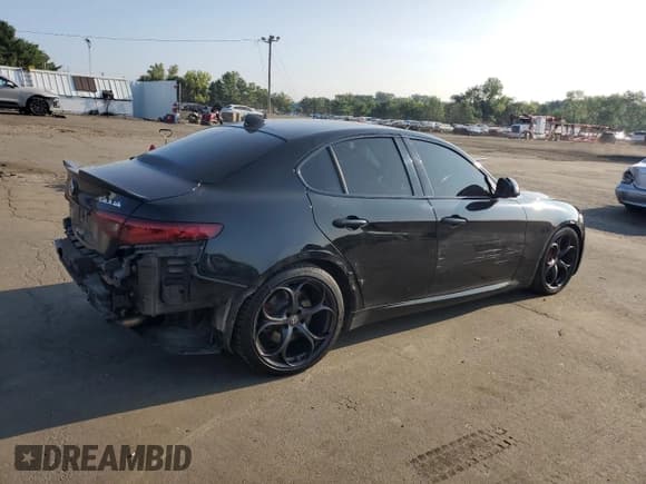 ✅ 2018 Alfa Romeo Giulia Ti • VIN: ZARFAECN8J7567888 • Lot: 68043625. Listed on Copart with 124,024 mi. Free auction sales archive from the USA and detailed vehicle history report at DreamBid. Image 3.