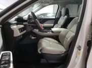 ✅ 2025 Lincoln Aviator Reserve • VIN: 5LM5J7XC6SGL03136 • Lot: 71854445. Wystawiony na Copart z przebiegiem 7 886 mil. Bezpłatny archiwum sprzedaży aukcyjnych z USA i szczegółowy raport historii pojazdu na DreamBid. Zdjęcie 7.