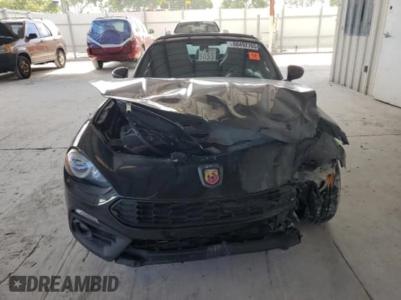 ✅ 2017 FIAT 124 Spider Elaborazione Abarth • VIN: JC1NFAEK3H0117231 • Lot: 68492765. Wystawiony na Copart z przebiegiem Nie podano. Bezpłatny archiwum sprzedaży aukcyjnych z USA i szczegółowy raport historii pojazdu na DreamBid. Zdjęcie 5.