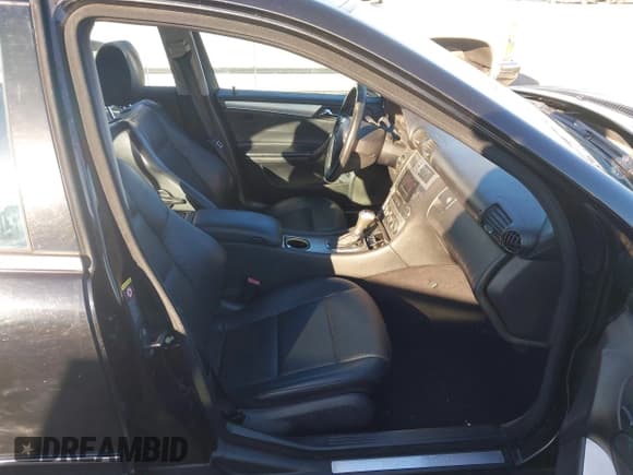 ✅ 2005 Mercedes-Benz C 320 • VIN: WDBRF64J35F612448 • Лот: 43649312. Опубликован ранее на IAAI с пробегом 224 146 миль. Бесплатный доступ к архиву аукционных продаж из США и подробный отчёт об истории автомобиля на DreamBid. Изображение 5.