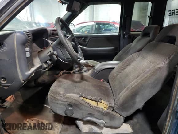 1997 Chevrolet S-10 LS с VIN 1GCDT19X8V8105893, выставлен на аукционе Copart как лот 74673924 с пробегом 217 046 миль миль и Списание • Salvage title. История ставок и продаж доступна на DreamBid. Изображение 7.