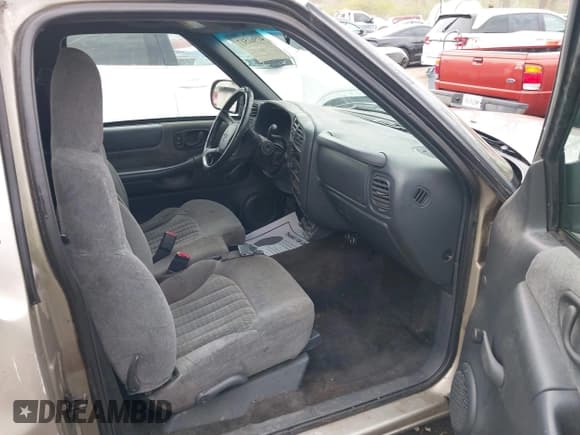 ✅ 2002 Chevrolet S-10 LS • VIN: 1GCCS145928229624 • Лот: 41961517. Опубликован ранее на IAAI с пробегом 151 023 миль. Бесплатный доступ к архиву аукционных продаж из США и подробный отчёт об истории автомобиля на DreamBid. Изображение 5.