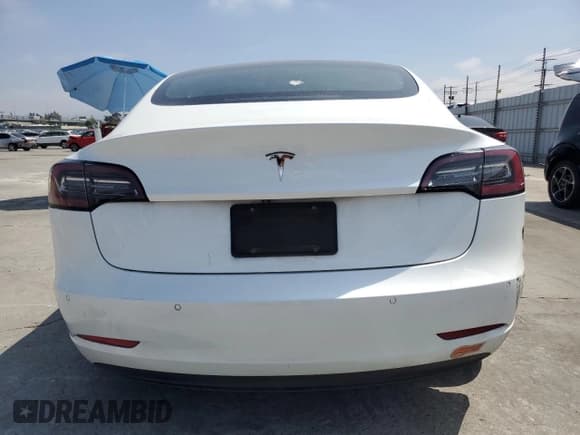 ✅ 2020 Tesla Model 3 Standard Range Plus • VIN: 5YJ3E1EA8LF612264 • Lot: 56191505. Wystawiony na Copart z przebiegiem 111 228 mil. Bezpłatny archiwum sprzedaży aukcyjnych z USA i szczegółowy raport historii pojazdu na DreamBid. Zdjęcie 6.
