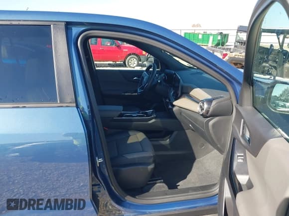 ✅ 2026 Chevrolet Equinox AWD LT • VIN: 3GNAXPEG0TL225306 • Lot: 43622489. Wystawiony na IAAI z przebiegiem 4 831 mil. Bezpłatny archiwum sprzedaży aukcyjnych z USA i szczegółowy raport historii pojazdu na DreamBid. Zdjęcie 5.