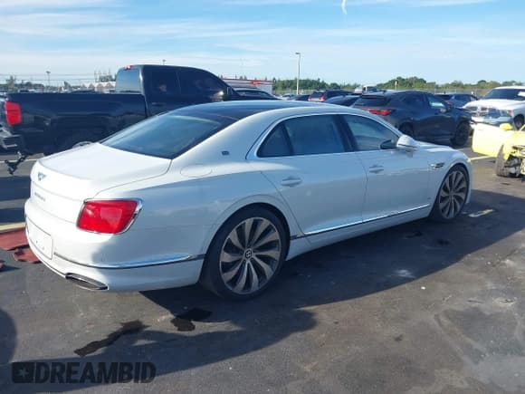 ✅ 2020 Bentley Flying Spur W12 • VIN: SCBBB6ZG7LC080974 • Lot: 43296914. Wystawiony na IAAI z przebiegiem 16 621 mil. Bezpłatny archiwum sprzedaży aukcyjnych z USA i szczegółowy raport historii pojazdu na DreamBid. Zdjęcie 4.