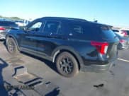 ✅ 2021 Ford Explorer Timberline • VIN: 1FMSK8JH3MGC08985 • Lot: 43459397. Wystawiony na IAAI z przebiegiem 62 627 mil. Bezpłatny archiwum sprzedaży aukcyjnych z USA i szczegółowy raport historii pojazdu na DreamBid. Zdjęcie 3.