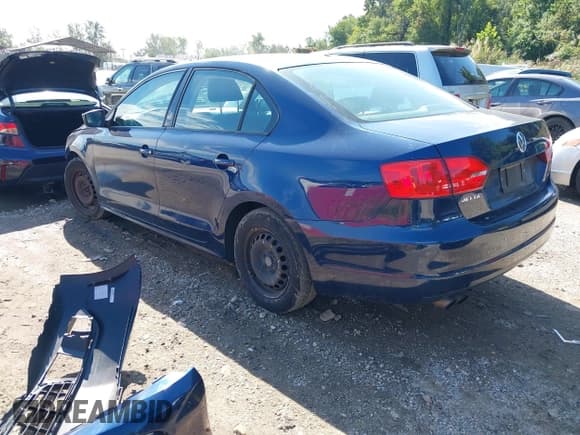 ✅ 2013 Volkswagen Jetta • VIN: 3VW2K7AJ4DM278371 • Lot: 43264027. Wystawiony na IAAI z przebiegiem 125 896 mil. Bezpłatny archiwum sprzedaży aukcyjnych z USA i szczegółowy raport historii pojazdu na DreamBid. Zdjęcie 3.