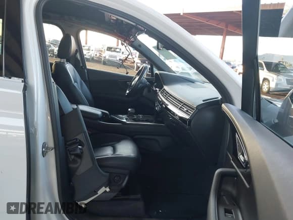 ✅ 2018 Audi Q7 Prestige • VIN: WA1VAAF79JD044421 • Lot: 43062178. Wystawiony na IAAI z przebiegiem 80 150 mil. Bezpłatny archiwum sprzedaży aukcyjnych z USA i szczegółowy raport historii pojazdu na DreamBid. Zdjęcie 5.