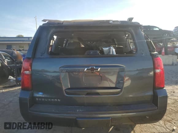 ✅ 2019 Chevrolet Suburban LT • VIN: 1GNSKHKC0KR260803 • Lot: 79082974. Wystawiony na Copart z przebiegiem 130 848 mil. Bezpłatny archiwum sprzedaży aukcyjnych z USA i szczegółowy raport historii pojazdu na DreamBid. Zdjęcie 6.