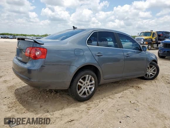 ✅ 2007 Volkswagen Jetta 2.5 • VIN: 3VWSF81K17M019361 • Лот: 61236895. Опубликован ранее на Copart с пробегом 138 976 миль. Бесплатный доступ к архиву аукционных продаж из США и подробный отчёт об истории автомобиля на DreamBid. Изображение 3.