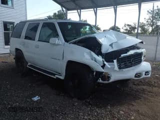 ✅ 1999 Cadillac Escalade • VIN: 1GYEK13R1XR400374 • Lot: 43147238. Wystawiony na IAAI z przebiegiem 102 976 mil. Bezpłatny archiwum sprzedaży aukcyjnych z USA i szczegółowy raport historii pojazdu na DreamBid. Zdjęcie 1.