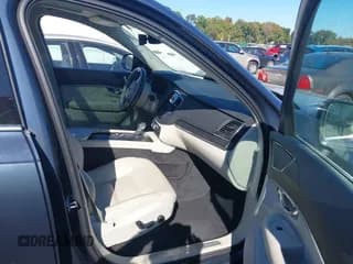 ✅ 2020 Volvo XC90 Momentum • VIN: YV4A221K0L1602127 • Lot: 43451544. Wystawiony na IAAI z przebiegiem 83 419 mil. Bezpłatny archiwum sprzedaży aukcyjnych z USA i szczegółowy raport historii pojazdu na DreamBid. Zdjęcie 5.