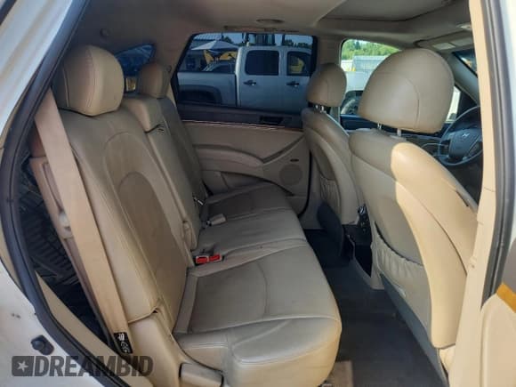 ✅ 2012 Hyundai Veracruz Limited • VIN: KM8NU4CC8CU194115 • Lot: 68749125. Listed on Copart with 151,529 mi. Free auction sales archive from the USA and detailed vehicle history report at DreamBid. Image 11.
