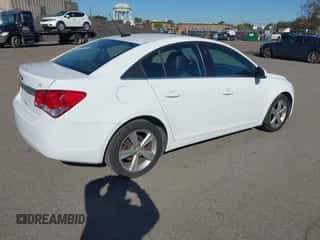 2014 Chevrolet Cruze 2LT z VIN 1G1PE5SB2E7302621, wystawiony jako IAAI lot #43500103 z przebiegiem 143 243 mil mil oraz . Historia ofert i sprzedaży dostępna na DreamBid. Obrazek 4.