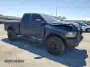 2021 Ram 1500 Warlock z VIN 1C6RR6GT8MS534560, wystawiony jako Copart lot #56605875 z przebiegiem 57 693 mil mil oraz Szkoda całkowita • Salvage title. Historia ofert i sprzedaży dostępna na DreamBid. Obrazek 4.