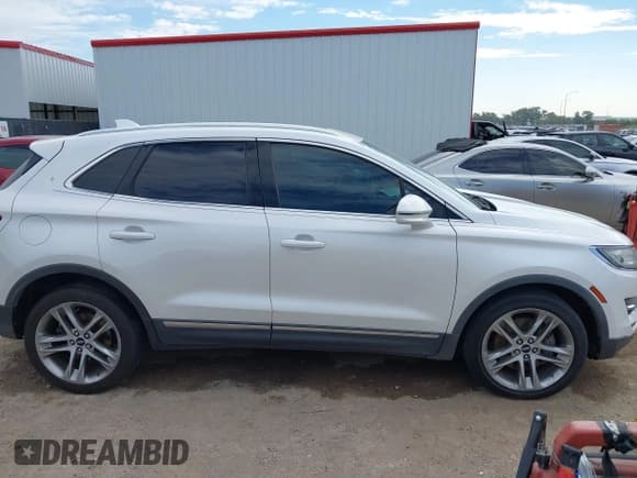 ✅ 2015 Lincoln MKC • VIN: 5LMCJ2A90FUJ18644 • Lot: 43330147. Wystawiony na IAAI z przebiegiem 122 170 mil. Bezpłatny archiwum sprzedaży aukcyjnych z USA i szczegółowy raport historii pojazdu na DreamBid. Zdjęcie 13.