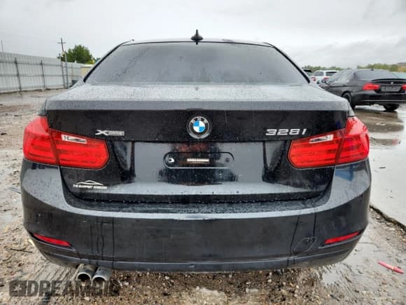 ✅ 2015 BMW 3 Series 328i xDrive • VIN: WBA3B5G56FNS17681 • Lot: 81578725. Wystawiony na Copart z przebiegiem 119 818 mil. Bezpłatny archiwum sprzedaży aukcyjnych z USA i szczegółowy raport historii pojazdu na DreamBid. Zdjęcie 6.