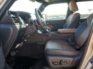 ✅ 2024 Lexus GX 550 Premium • VIN: JTJTBCDX1R5005222 • Lot: 84591985. Wystawiony na Copart z przebiegiem 11 599 mil. Bezpłatny archiwum sprzedaży aukcyjnych z USA i szczegółowy raport historii pojazdu na DreamBid. Zdjęcie 7.