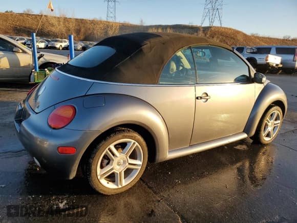 ✅ 2005 Volkswagen Beetle GLS • VIN: 3VWCD31Y15M308576 • Lot: 44155305. Listed on Copart with 163,353 mi. Free auction sales archive from the USA and detailed vehicle history report at DreamBid. Image 3.