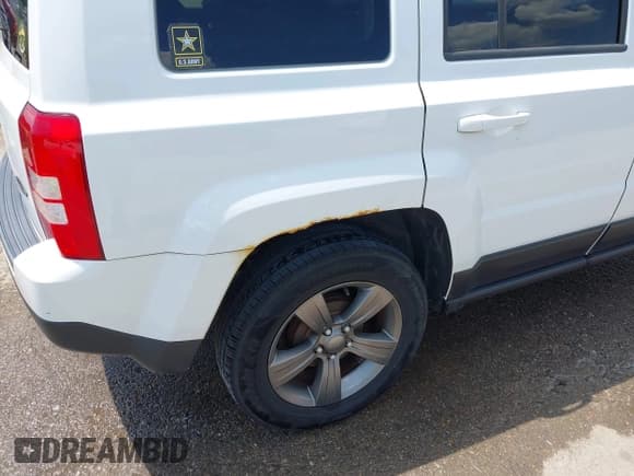 ✅ 2017 Jeep Patriot Sport • VIN: 1C4NJPBA5HD213418 • Lot: 42642537. Listed on IAAI with 105,863 mi. Free auction sales archive from the USA and detailed vehicle history report at DreamBid. Image 16.