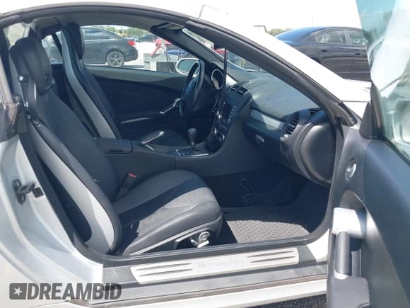 ✅ 2006 Mercedes-Benz SLK 280 • VIN: WDBWK54F36F128088 • Лот: 43064564. Опубликован ранее на IAAI с пробегом 132 820 миль. Бесплатный доступ к архиву аукционных продаж из США и подробный отчёт об истории автомобиля на DreamBid. Изображение 5.