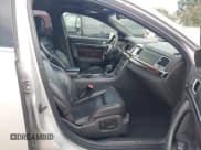 ✅ 2010 Lincoln MKS • VIN: 1LNHL9DR1AG608380 • Лот: 43684607. Опубликован ранее на IAAI с пробегом 188 852 миль. Бесплатный доступ к архиву аукционных продаж из США и подробный отчёт об истории автомобиля на DreamBid. Изображение 5.