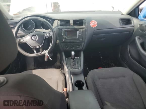 ✅ 2016 Volkswagen Jetta S • VIN: 3VW267AJ6GM327823 • Lot: 81296365. Wystawiony na Copart z przebiegiem 158 202 mil. Bezpłatny archiwum sprzedaży aukcyjnych z USA i szczegółowy raport historii pojazdu na DreamBid. Zdjęcie 8.