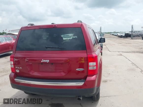 ✅ 2016 Jeep Patriot Latitude • VIN: 1C4NJRFB3GD809673 • Lot: 42652293. Listed on IAAI with 94,607 mi. Free auction sales archive from the USA and detailed vehicle history report at DreamBid. Image 17.