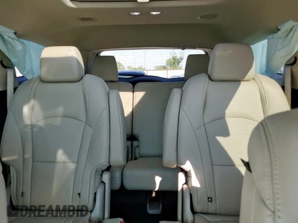 ✅ 2020 Buick Enclave Essence • VIN: 5GAERBKW5LJ307110 • Lot: 80679555. Wystawiony na Copart z przebiegiem 80 770 mil. Bezpłatny archiwum sprzedaży aukcyjnych z USA i szczegółowy raport historii pojazdu na DreamBid. Zdjęcie 10.