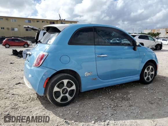 ✅ 2015 FIAT 500e • VIN: 3C3CFFGE9FT642393 • Lot: 79204334. Listed on Copart with 28,712 mi. Free auction sales archive from the USA and detailed vehicle history report at DreamBid. Image 3.